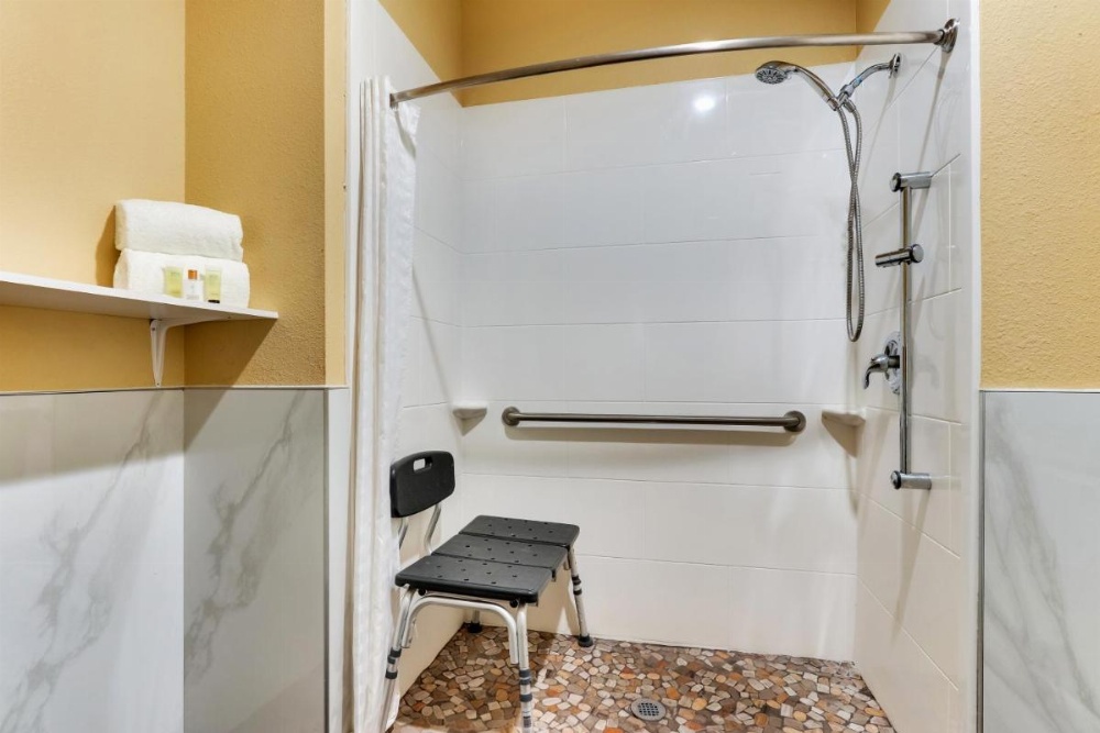 Captains Quarters Inn Image 11