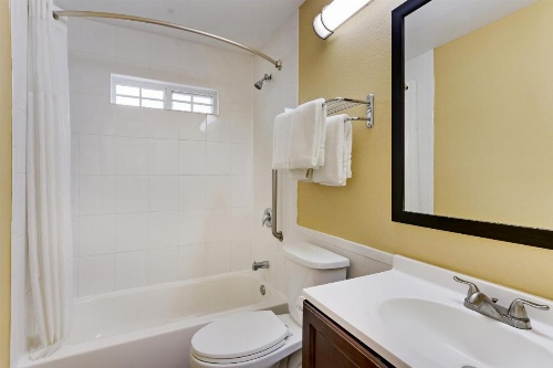 Captains Quarters Inn image 14