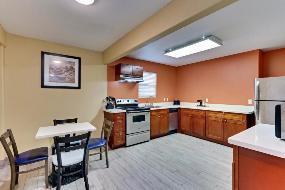 Captains Quarters Inn Image 16