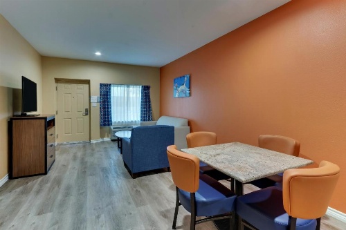 Captains Quarters Inn image 9